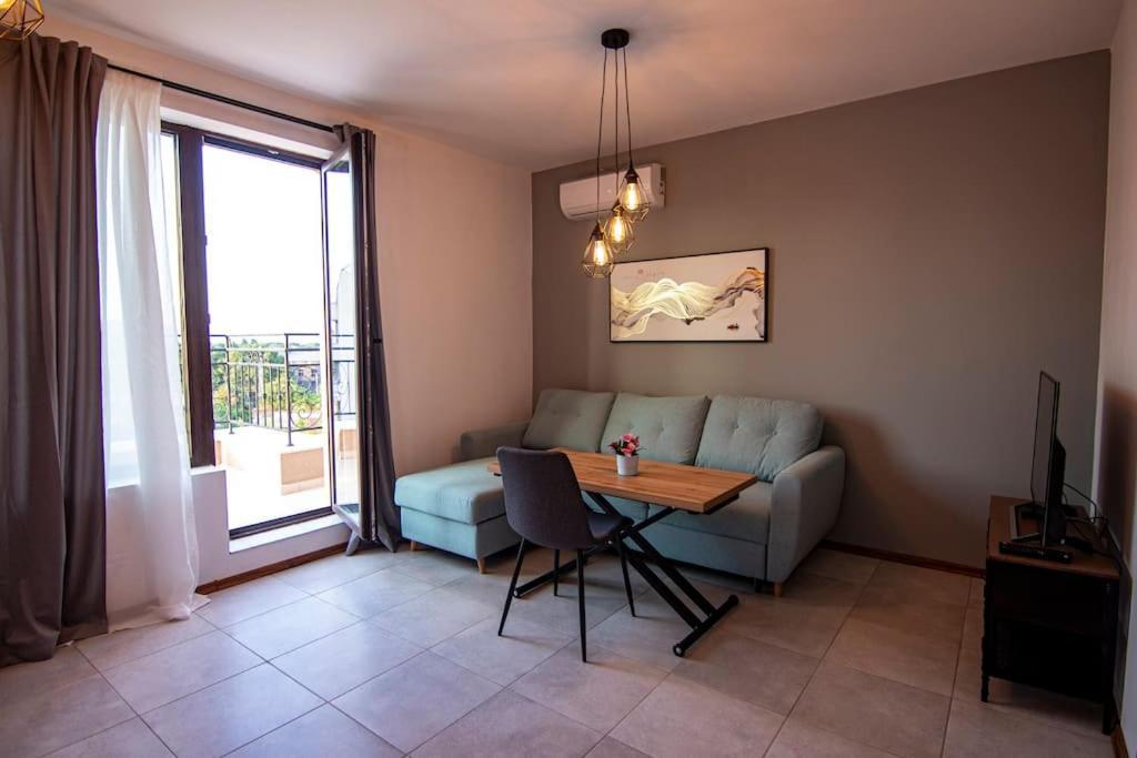 Аpartment With Free Parking Apartment Sofia Bagian luar foto
